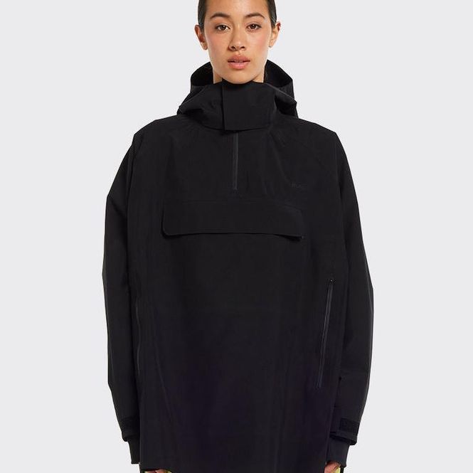Hovedbilde BLÆST Voss poncho svart